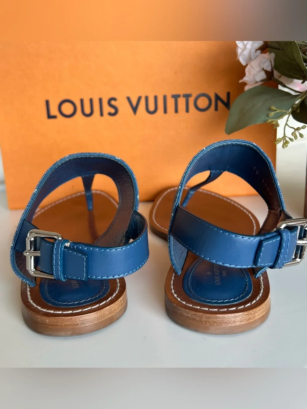 LOUIS VUITTON Starboard Flat Thong Sandal in Blue Monogram Denim ๐ Size 38 - Picture 5 of 16